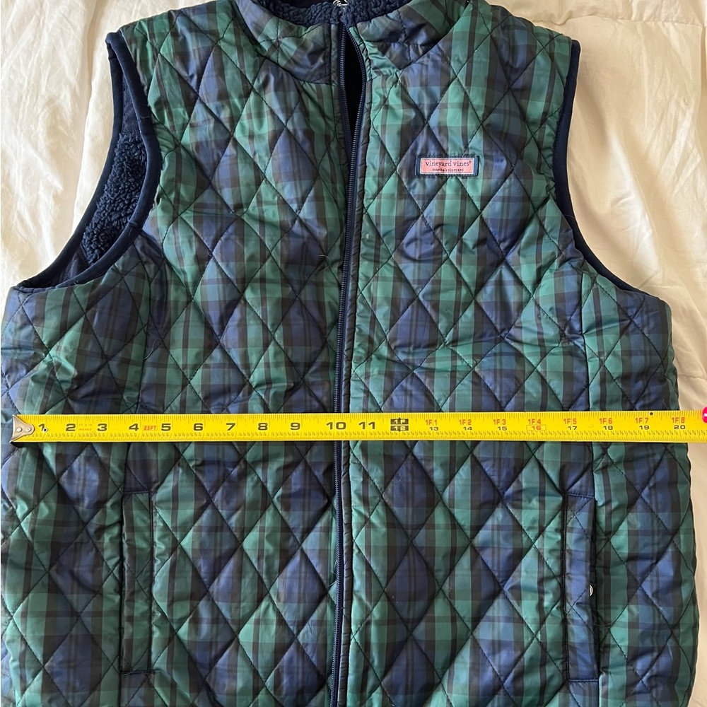 Vineyard Vines reversible navy Sherpa/black watch plaid VEST XL